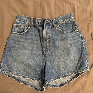 Levis High Waisted Loose Shorts Size 28